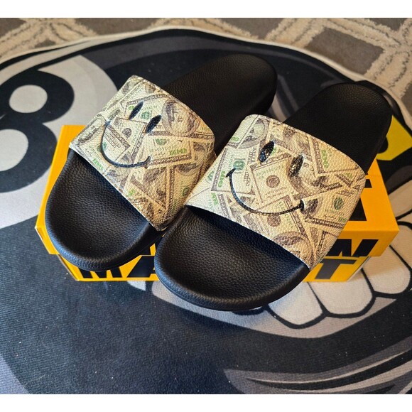 Chinatown Market Smiley Money Slides - Picture 1 of 5
